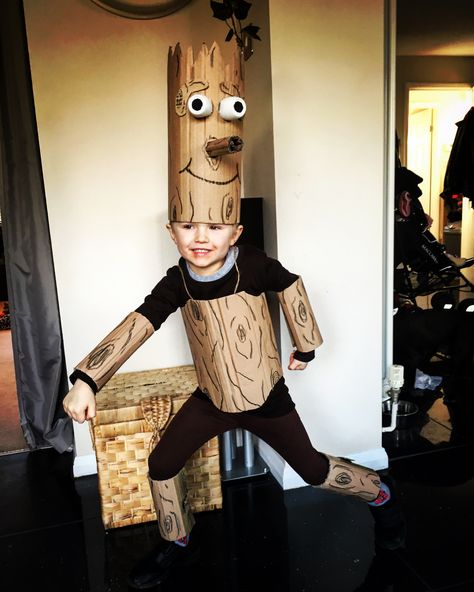 Make this Stick Man costume for your child's book week! Stick Man Costume, Easy Book Week Costumes, Kids Book Character Costumes, Diy Costumes Men, Costumes Faciles, Book Characters Dress Up, World Book Day Ideas, Children's Book Week, Cardboard Costume