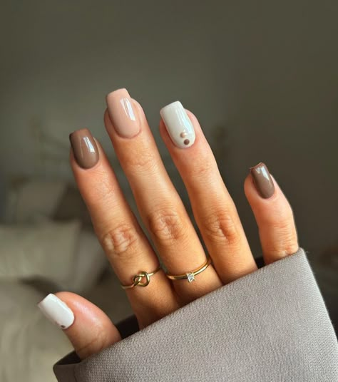 Brown Nails With Dots, Simple Fall Nails, November Nails, Nails Nude, Fall Gel Nails, Beige Nails, Short Square Nails, Brown Square, Thanksgiving Nails