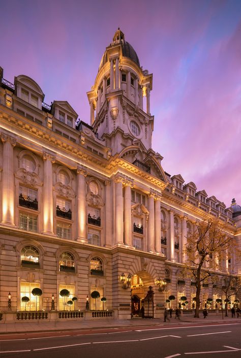 Meet London's Ultra-Luxury Five-star hotel - Rosewood London #London #England #RosewoodLondon #FiveStar #UltraLuxury Jetset Lifestyle, Rosewood London, London Residence, Rosewood Hotel, Hotel Exterior, Hotel Chic, Lovely Places, London Hotels, Five Star Hotel