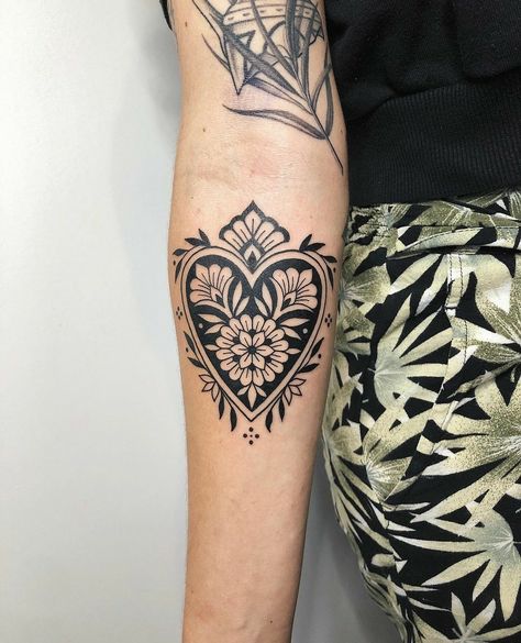 Ephemeral Tattoo, Aesthetic Tattoo Ideas, 15 Aesthetic, Catrina Tattoo, Sacred Heart Tattoos, Traditional Tattoo Sleeve, Aesthetic Tattoo, Sleeve Tattoos For Women, Black Ink Tattoos