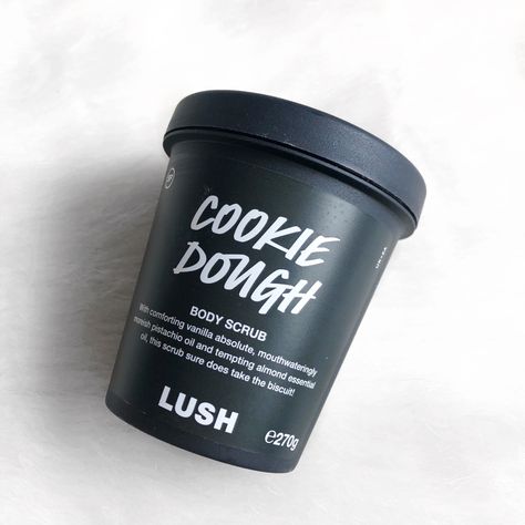 Lush cookie dough body scrub #lushcosmetics #lushbath #skincare #bodyscrub The Body Shop Best Products, Cookie Dough Body Scrub, Lush Products Aesthetic, Lush Body Scrub, Best Lush Products, Lush Aesthetic, Philosophy Products, Maybelline Lash Sensational Mascara, Ideal Bedroom