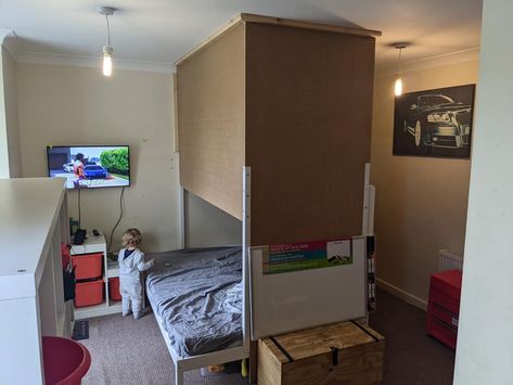 Savvy dad shows clever bunk-bed hack which means his sons both get privacy while sharing a bedroom Bed In Middle Of Room, Bunk Bed Hacks, Sharing A Bedroom, Sharing A Room, Bunk Bed Rooms, Small Bedroom Inspiration, Bedroom Workspace, Single Bunk Bed, Kids Shared Bedroom