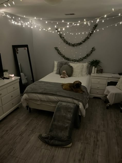 Dorm Room Styles, Luxury Room Bedroom, Chill Room, Classy Bedroom, Dekorasi Kamar Tidur, Room Redesign, Pinterest Room Decor, Redecorate Bedroom, Cozy Room Decor