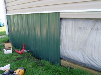 Skirting For Mobile Homes, Metal Skirting, Moble Homes, Diy Mobile Home Remodel, Mobile Home Redo, House Skirting, Mobile Home Skirting, Mobile Home Kitchens, Mobile Home Repair