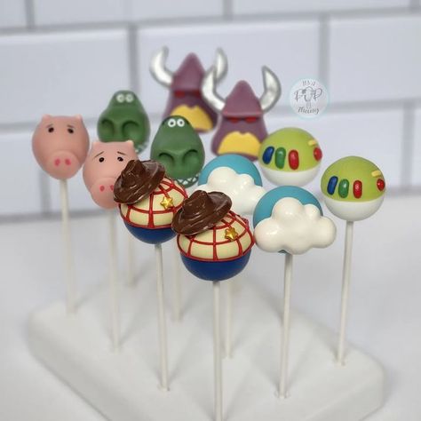 It's not a cakepop, It's a POP Thang ! on Instagram: ""Reach for the Sky..." • • • #cakepops #toystorycakepops #bakinglove #fondant #yum #desserts #birthdaytreats  #treatmaker #partyplanner #eventdesign #luxurytreats #confections #lvtreats #lasvegas #chocolatedipped #bdayfavors #buzzfeed #elegantsweets #eventdecor #popthang #igcakepops #pastrychef #foodstagram #homebaking #cakeart #bakinglove #patisserie #foodlover #sweettooth #grams #handmade" Toy Story Cake Pops Cakepops, Reach Four The Sky Birthday Party, Buzz Lightyear Cake Pops, Toy Story Cakepops, Toy Story Cake Pops, Buzz Party, 4th Birthday Party For Boys, Toy Story Food, Toy Story Cupcakes