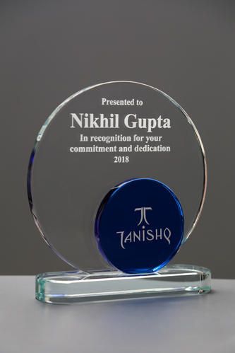 Glass Plaque Design, Momento Design, Glass Trophy, Crystal Trophy, Glass Trophies, Acrylic Trophy, Crystal Circle, Glass Awards, Plaque Design