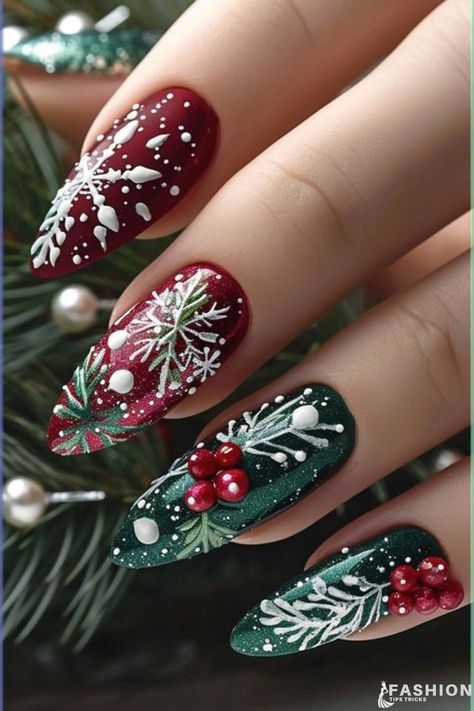 Holiday Nail Art Christmas, Nails Holiday Christmas, Christmas Long Nails, Christmas Naildesign, Classy Nail Art Ideas, Festive Nail Designs, Festive Nail Art, Glittery Nails, Cute Christmas Nails