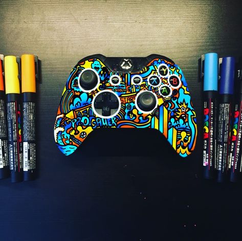 Painted Xbox Controller, Custom Coque, Custom Xbox Controller, Custom Xbox, Controller Design, Posca Art, Xbox Controller, Hand Lettering Art, Spray Paint Art