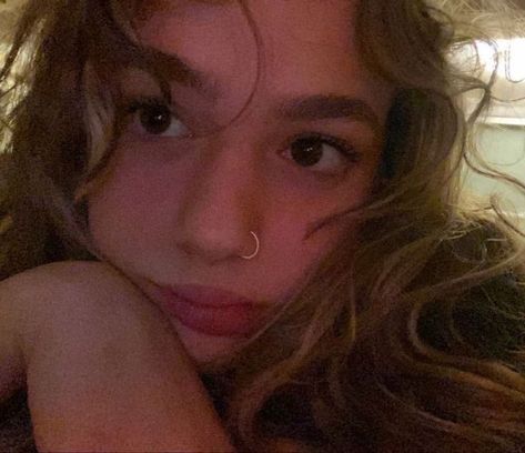 Hoops Aesthetic, Nose Peircing, Piercing Aesthetic, Nostril Piercing, Nose Piercing Hoop, Cool Piercings, Indie Girl, Cute Piercings, Piercing Ring