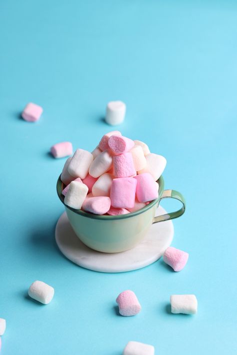 #foodphotography #marshmallows Marshmallow Product Photography, Marshmallow Board, Marshmallow Photography, Marshmallow Aesthetic, Candy Photography, Food Photography Inspiration, Creative Shot, Drink Menu, Candy Melts