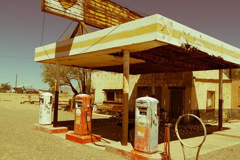 abandoned gas station Abandoned Gas Station, Old Gas Pumps, Pompe A Essence, Gas Service, Station Service, Building Signs, Old Garage, Old Gas Stations, Art Deco Buildings