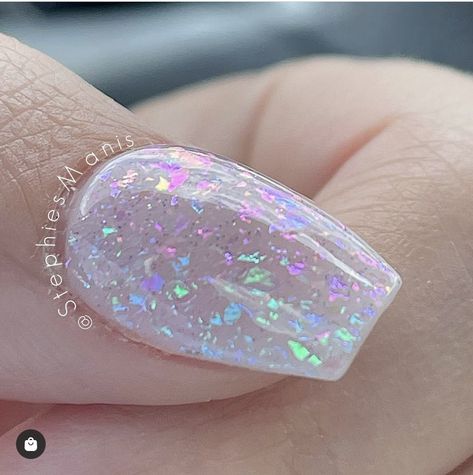 Revel Nail Labyrinth, White Nails With Iridescent Glitter, Opal Sparkle Nails, Irredescent Glitter Nails, Fun Nye Nails, Iredesant White Nails, Revel Dip Powder Nails Ideas, Irridescent Nails Acrylic Short, Short Nail Manicure Gel