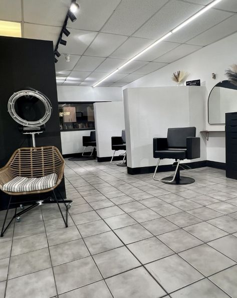 Houston, Texas 📍 Luxe + Rogue is a new salon offering Chair Rental You will receive your ✨ private station including a chair ✨ storage cabinet at station ✨ additional storage cabinet for color and other items Find out more about this opportunity on Dítē job board! #chairental #boothrental #independentstylists #modernsalon #readthetease #behidnthechair #salonjobs #salonshiring #salonowner #houston #houstontexas Salon Owners, Chair Storage, Job Board, Modern Salon, A Chair, Houston Texas, Job Search, Storage Cabinet, Houston