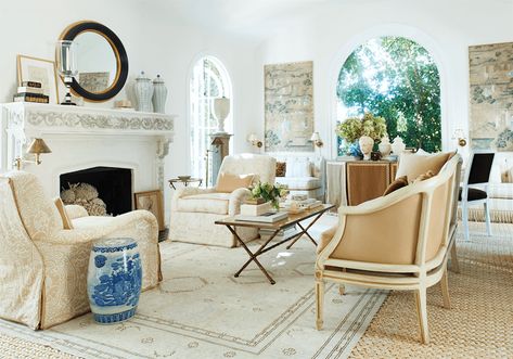 Mark Sikes, Monochromatic Room, Hollywood Hills Homes, Design Darling, Mark D Sikes, Blue And White Chinoiserie, White Rooms, A Living Room, Traditional House