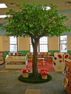 . Paper Tree Classroom, Paper Mache Tree, Classroom Tree, Cardboard Tree, Tree Props, Reading Tree, Decoration Restaurant, Childrens Library, School Interior