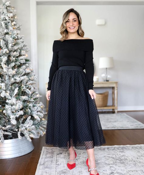 Holiday Party Outfit Ideas, Holiday Party Outfits, Tulle Skirts Outfit, White Tulle Skirt, Party Outfit Ideas, Feminine Skirt, Tulle Skirt Black, Christmas Party Outfit, Nye Outfits