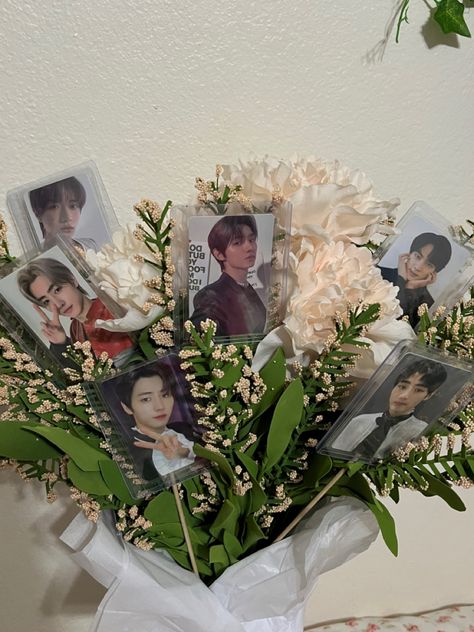 #kpop #sunghoon #beomgyu #jin #bouquet K Pop Flower Bouquet, K Pop Bouquet, Kpop Birthday Gift Ideas, Enhypen Bouquet, Kpop Flower Bouquet, Kpop Bouquet, Cute Gifts For Friends, Kpop Drawings, Diy Birthday Gifts