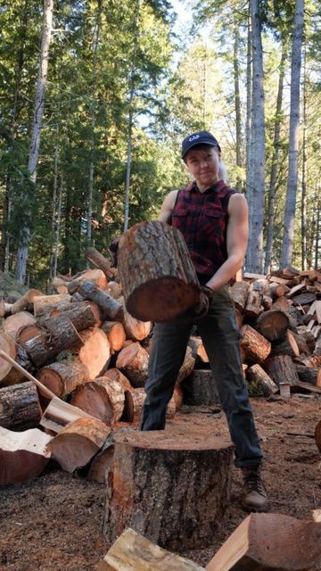 Female Lumberjack Aesthetic, Female Lumberjack, Lumberjack Woman, Lumberjack Aesthetic, Canada Cabin, Women Reference, Wood Chop, Lumberjack Style, Car Music