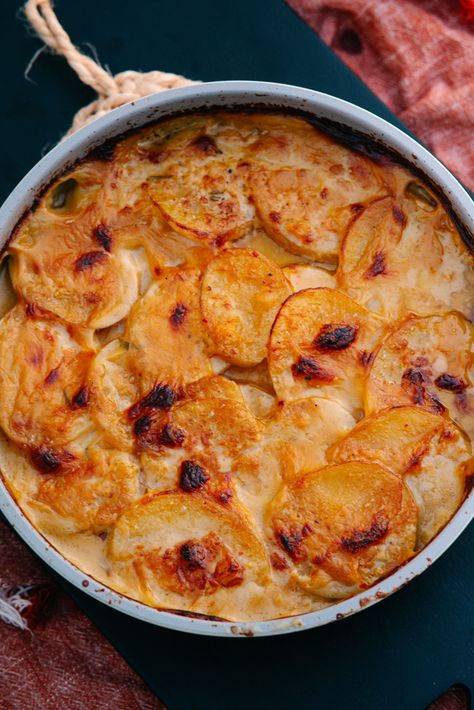 Vegan Au Gratin | Chef Kate F Dairy Free Potatoes Au Gratin, Roasted Breakfast Potatoes, Vegan Scalloped Potatoes, Scalloped Potatoes Recipe, Dried Potatoes, Scalloped Potato Recipes, Potatoes Au Gratin, Potato Gratin, Vegan Potato