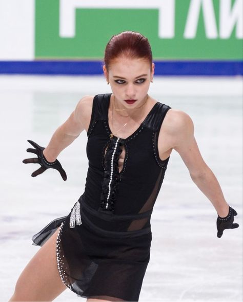 Alexandra Trusova Cruella, Figure Ice Skates, Skating Aesthetic, Russian Figure Skater, Alexandra Trusova, People Figures, Skating Outfits, Figure Skating Dresses, Skating Dresses