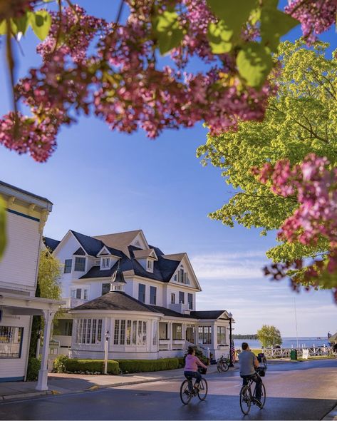 Mackinaw Island, Mackinac Island Gardens, Mackinac Island Aesthetic, Mackinac Island Fall, Mackinac Island Grand Hotel, Macinak Island Michigan, Mackinac Island Michigan, Northern Island, Family Vacay