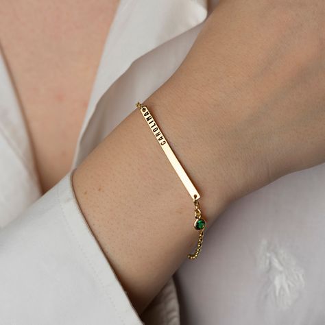 Bangles Ideas, Bracelet Matching, Coordinates Bracelet, Jewelry Photos, Lovers Bracelet, Memorial Bracelet, Curved Bar, Wrist Jewelry, Gift Bracelet