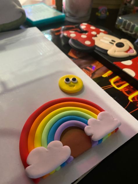 Air Dry Clay Rainbow, Rainbow Clay Art, Simple Clay Ideas For Kids, Airclay Ideas, Clay Doodles, Clay Canvas, Boys Crafts, Clay Rainbow, Rainbow Magnet