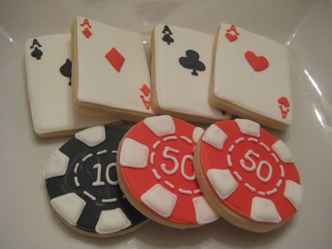 How to Make Poker Chips | Posted by Mary at 10:49 AM Poker Cookies, Games Tattoo, Salon Designs, Cookies Art, Dragon Cakes, Casino Birthday, Vegas Birthday, Ideas Fiesta, Casino Party Foods