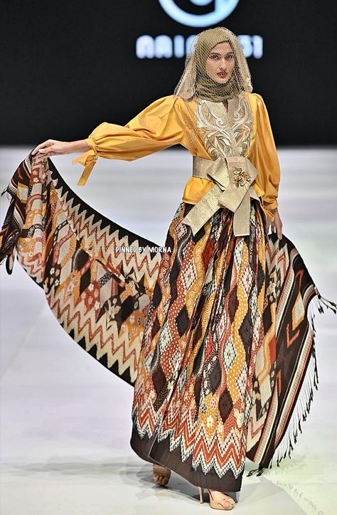 Naimy31 - Indonesia Indonesia Fashion Week, Fashion Weeks, Fashion Fashion, Fashion Inspiration, Batik, Art Reference, Fashion Show, Fashion Week, Indonesia