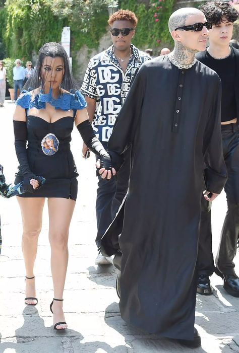 Travis Barker Wedding, Boat Attire, Kourtney Kardashian And Travis, Kim Kardashian And North, Kardashian Wedding, Black Bustier Top, Goth Bride, Long Black Gloves, Wedding Lunch