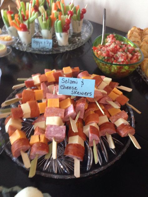 Meat and cheese skewers Meat Cheese Kabobs, Cheese And Meat Kabobs, Meat Cheese Skewers Appetizer Ideas, Meat And Cheese Kabobs Appetizers, Meat And Cheese Appetizer Skewers, Meat And Cheese Screwers, Skewer Recipes Cold, Meat And Cheese Skewers Party Appetizers, Salami Cheese Skewers