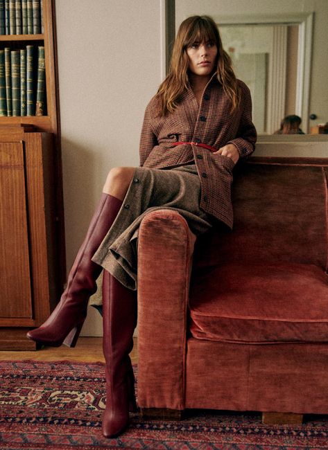 Sezane Clothing, Country Capsule Wardrobe, October Country, French Women Style, Earth Goddess, Dark Autumn, Winter Inspo, French Women, Parisian Style