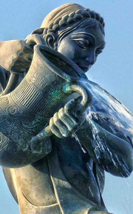 Statue Kahramana (pouring oil)- Baghdad, Iraq كهرمانه  -detail. Based on a tale of the woman who poured oil on thieves. Iraqi Art, Cradle Of Civilization, Baghdad Iraq, Desert Dream, Art Calligraphy, Baghdad, Bhutan, Mesopotamia, Sculptures & Statues