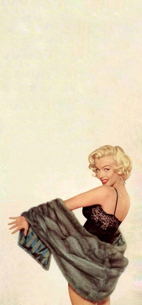 Marilyn Monroe Computer Wallpaper, Old Hollywood Wallpaper Aesthetic, Old Hollywood Glam Wallpaper, Merlyn Monroe Wallpaper Iphone, Marilyn Monroe Collage Wallpaper, Merlyn Monroe Pfp, Marylin Monroe Lockscreen, Marilyn Monroe Background, Marilyn Monroe Wallpaper Iphone