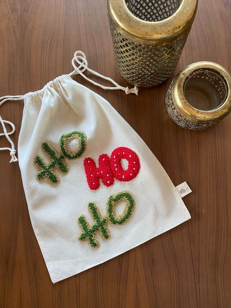 Winter Punch, Christmas Punch, Hand Embroidery Art, Ho Ho Ho, Christmas Winter, Christmas Bags, Punch Needle, Crafts To Do, Embroidery Art