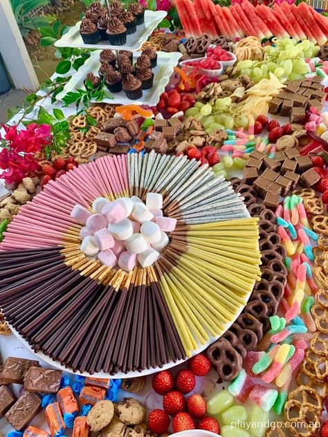 Candy Grazing Table, Snack Table Ideas Party Kids, Lolly Platter, Kids Party Food Table, Birthday Snack Table, Snack Bar Party, Candy Platter, Lolly Bar, Party Snack Table