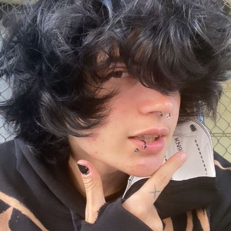 Trans Boy Haircut, Ftm Haircuts, Emo Boy Hair, Tam Boy, Short Grunge Hair, Hair Inspiration Short, Shot Hair Styles, Fluffy Hair, Short Hair Haircuts