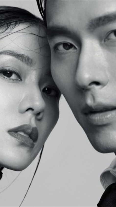 Korean Couple Photoshoot, Son Ye Jin, Couple Poses Reference, Photoshoot Studio, 사진 촬영 포즈, Korean Couple, Hyun Bin, Vogue Korea, Pre Wedding Photoshoot