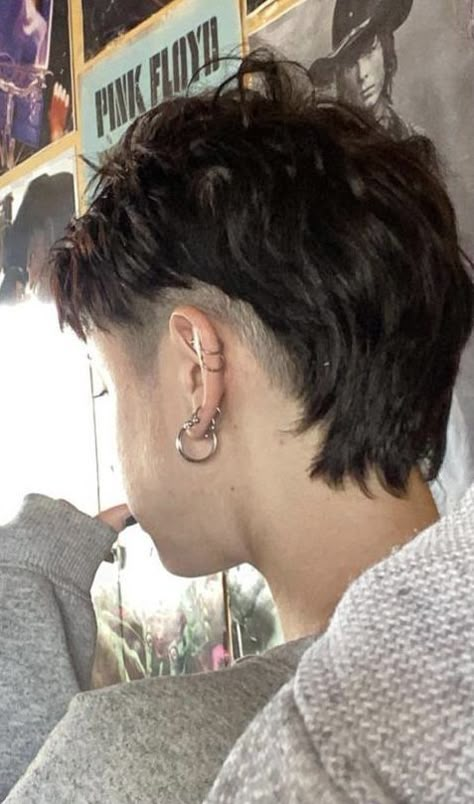 Modern Mullet Front View, Mullet Aesthetic, Gay Mullet, Short Queer Haircuts, Mullet Hairstyle Women, Short Mullet, Androgynous Haircut, Mullet Haircut, Haircut Designs