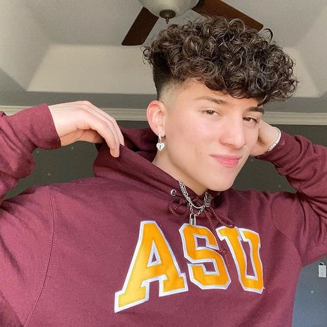 Instagram photo by Tony Lopez (LOPEZ BROTHERS) • Mar 19, 2020 at 4:10 PM Tony Lopez Helicopter, Tiktok Crush, Lopez Brothers, American Celebrities, Male Names, Tony Lopez, Carter Reynolds, Taylor Caniff, Hairstyle Names