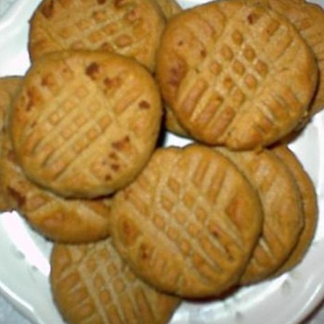 No Carb Peanut Butter Cookies Recipe | Just A Pinch Recipes Zero Carb Desserts, Easy Healthy Cookies, Dolce Poche Calorie, Smoothies Breakfast, Desserts Snacks, No Carb Recipes, Zero Carb, Low Carb Treats, Low Carb Dessert