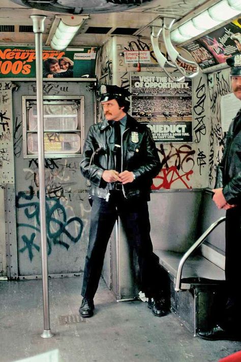 New York City Subway (circa 1970) [Unknown] [1920x1080] Subway Car, Nyc History, New York Subway, U Bahn, Nyc Subway, I Love Ny, Vintage New York, Policeman, New York State