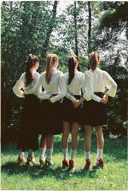 Girlfriends, via Flickr. Walburga Black, Gallagher Girls, 사진 촬영 포즈, Prep School, Poses References, School Uniforms, Trik Fotografi, Boarding School, Academia Aesthetic