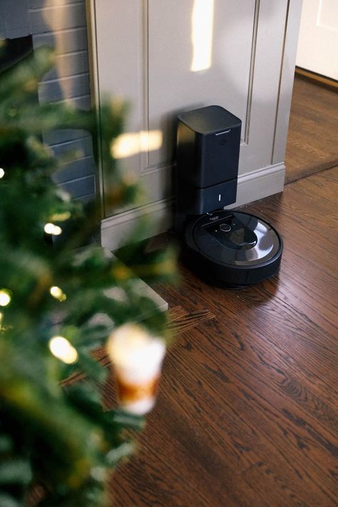 England Lifestyle, Roomba Vacuum, Product Advertising, Future Bedroom, Bedroom Upgrade, Cleaning Robot, Christmas Shoot, Speed Cleaning, Irobot Roomba