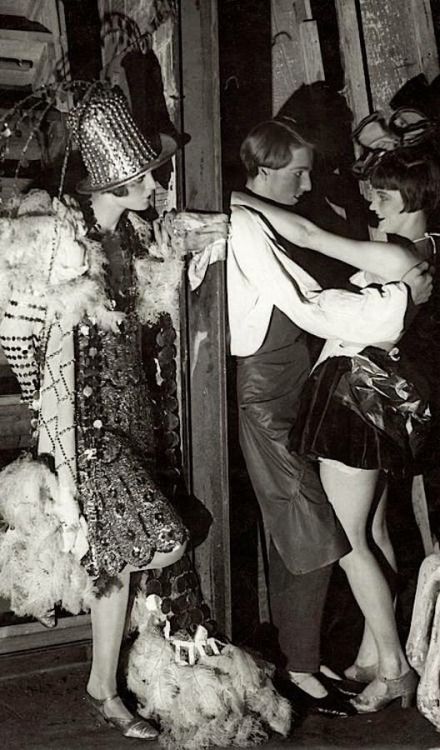 Backstage, Berlin 1920s. 1930s Berlin, Berlin Cabaret, Babylon Berlin, Weimar Germany, Weimar Republic, Ziegfeld Girls, Louise Brooks, Mary Shelley, Brasov