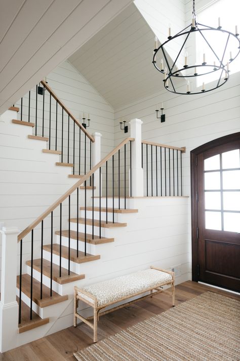 Indoor Stair Railing, Farmhouse Staircase, Diy Stair Railing, Farmhouse Stairs, Interior Stair Railing, Wrought Iron Stair Railing, Stairs Renovation, White Staircase, Modern Stair Railing