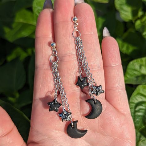 Black And Silver Jewelry, Moon Earring, Jewelry Clay, Clay Making, Clay Designs, Goth Earrings, Moon And Star Earrings, Gothic Earrings, Witchy Jewelry