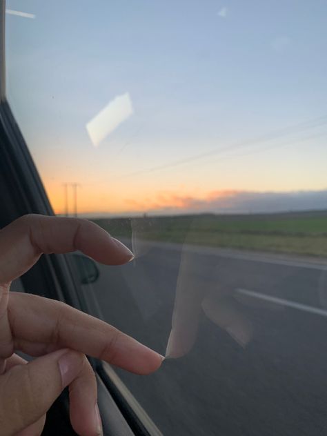 Road trip Road Trip Photos In Car, Aesthetic Pics In Car, Road Trip Story Instagram, Road Trip Poses, Road Pics Aesthetic, Road Trip Snap, Road Trip Picture Ideas, Road Trip Instagram Story Ideas, Car Aesthetic Pics