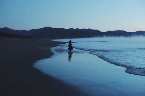 Beach Night, Magic Aesthetic, My Funny Valentine, Blue Dream, Blue Hour, Cinematic Photography, Feeling Blue, 인물 사진, Film Aesthetic