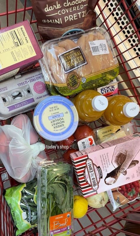 Food Shopping Aesthetic, Healthy Things To Get At The Grocery Store, Healthy Grocery Cart, Healthy Dinner Recipes Meal Prep, Healthy Things To Buy At Grocery Store, Dinner Recipes Meal Prep, Whole Foods Aesthetic Shopping, Healthy Grocery Cart Aesthetic, Healthy Grocery Basket Aesthetic